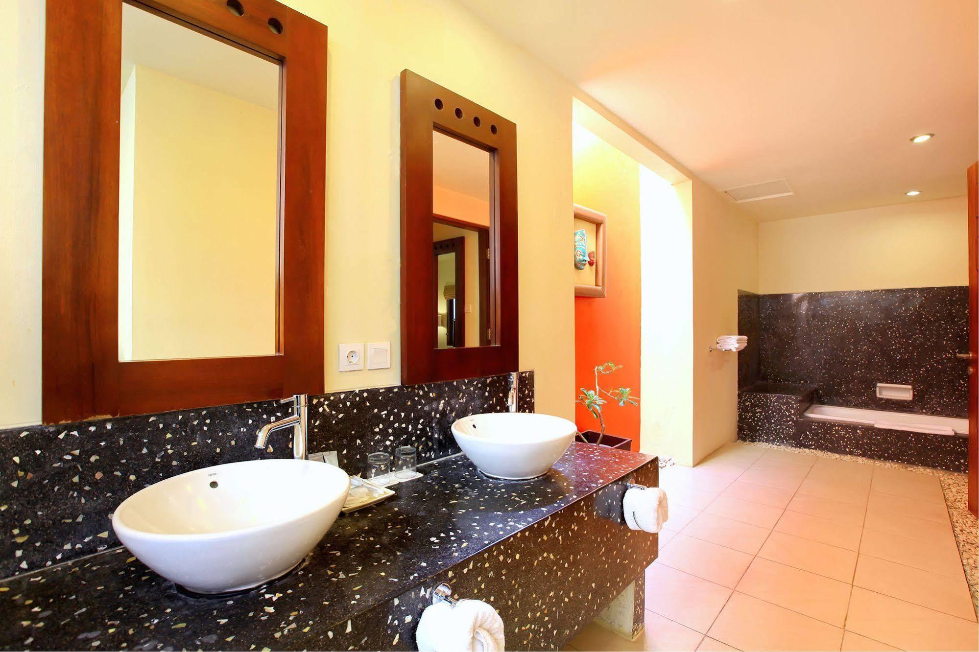 Mutiara Jimbaran Villas Kuta Selatan Bagian luar foto