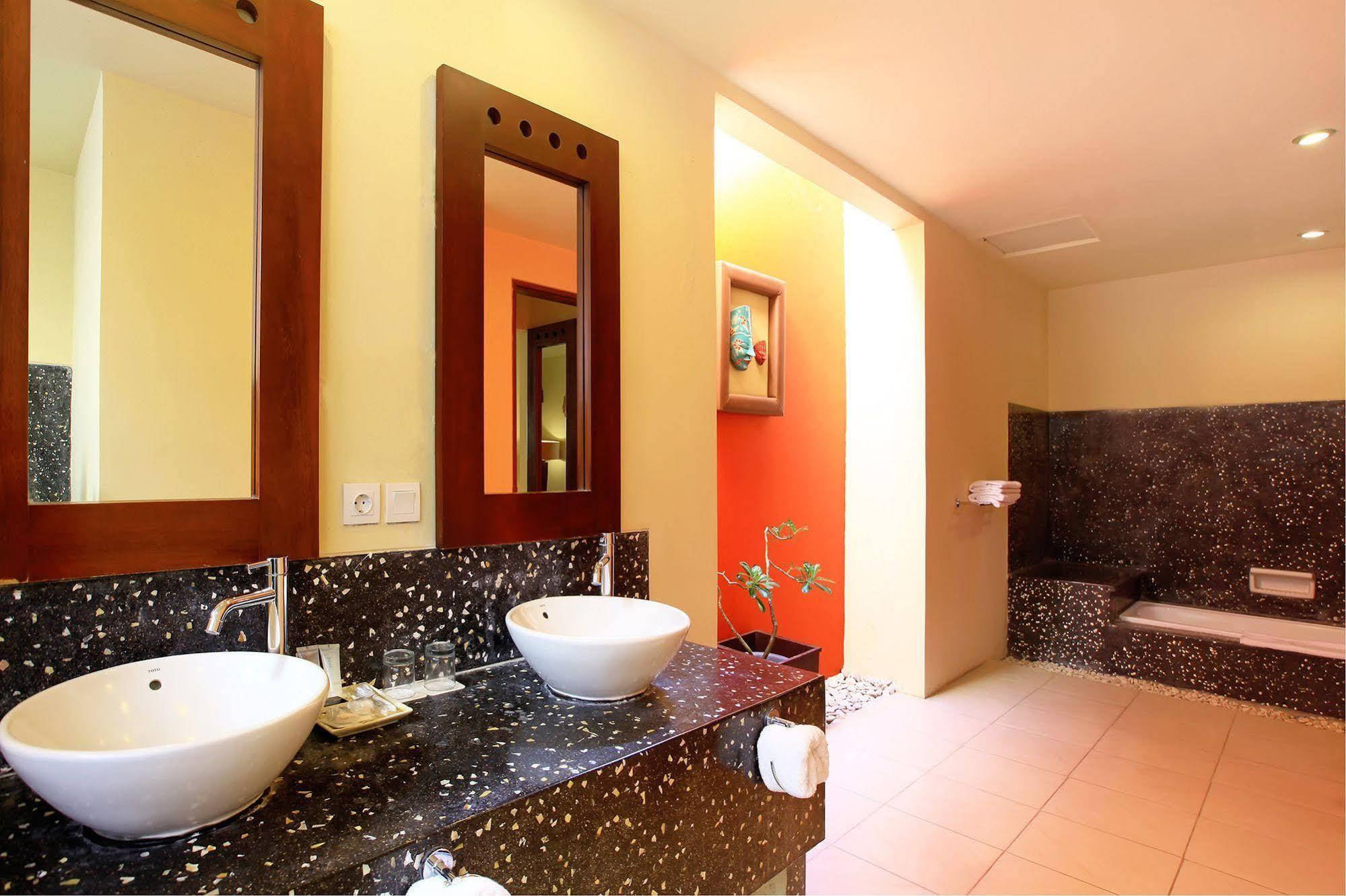 Mutiara Jimbaran Villas Kuta Selatan Bagian luar foto